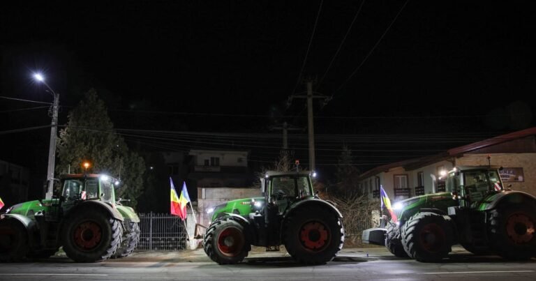 Romanian Farmers And Truck Drivers Resume Protests After Government Talks