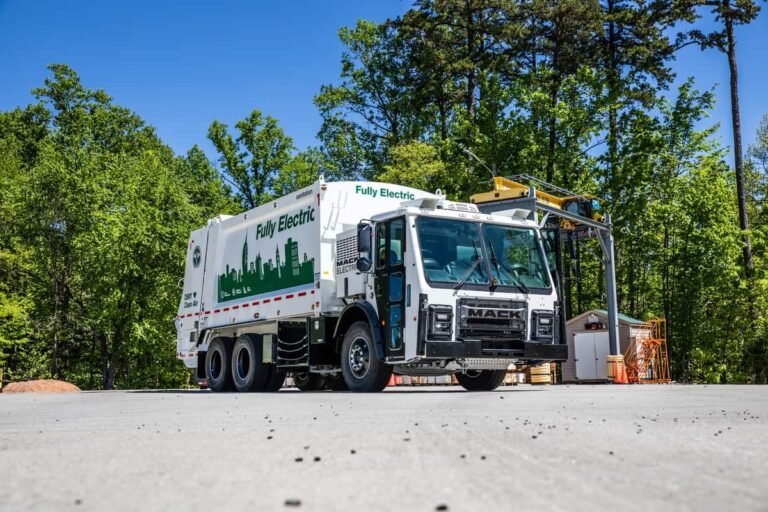 Mack Will Sell Electric Garbage Trucks In 2021