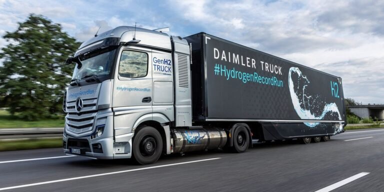 Daimler Truck Supplies Hydrogen To Large Excavators